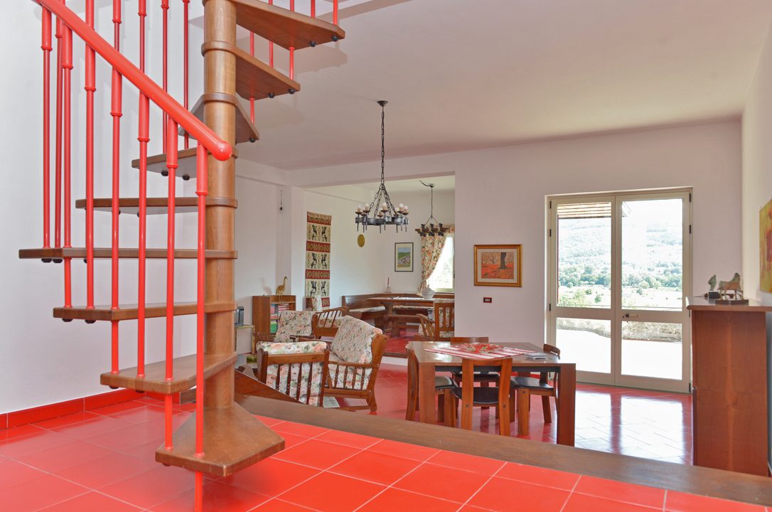 BF5CA58D-F2AF-4B06-8F85-4F0F68BC6C66_1_105_c