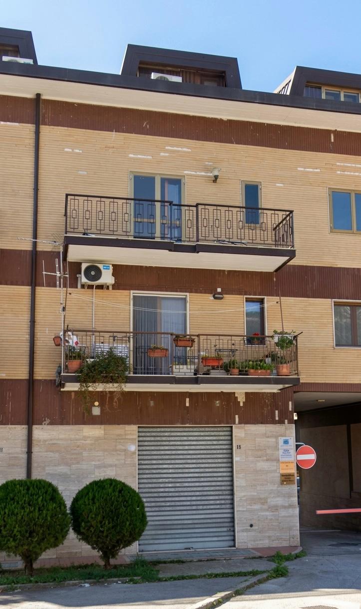 Locale Commerciale con Soppalco in Vendita a Villa d’Agri – Via Grumentina